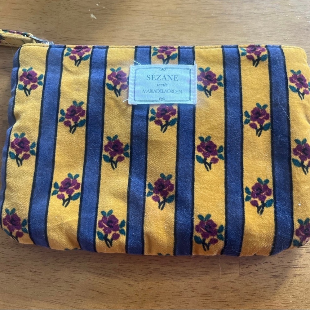Sézane flat pouch